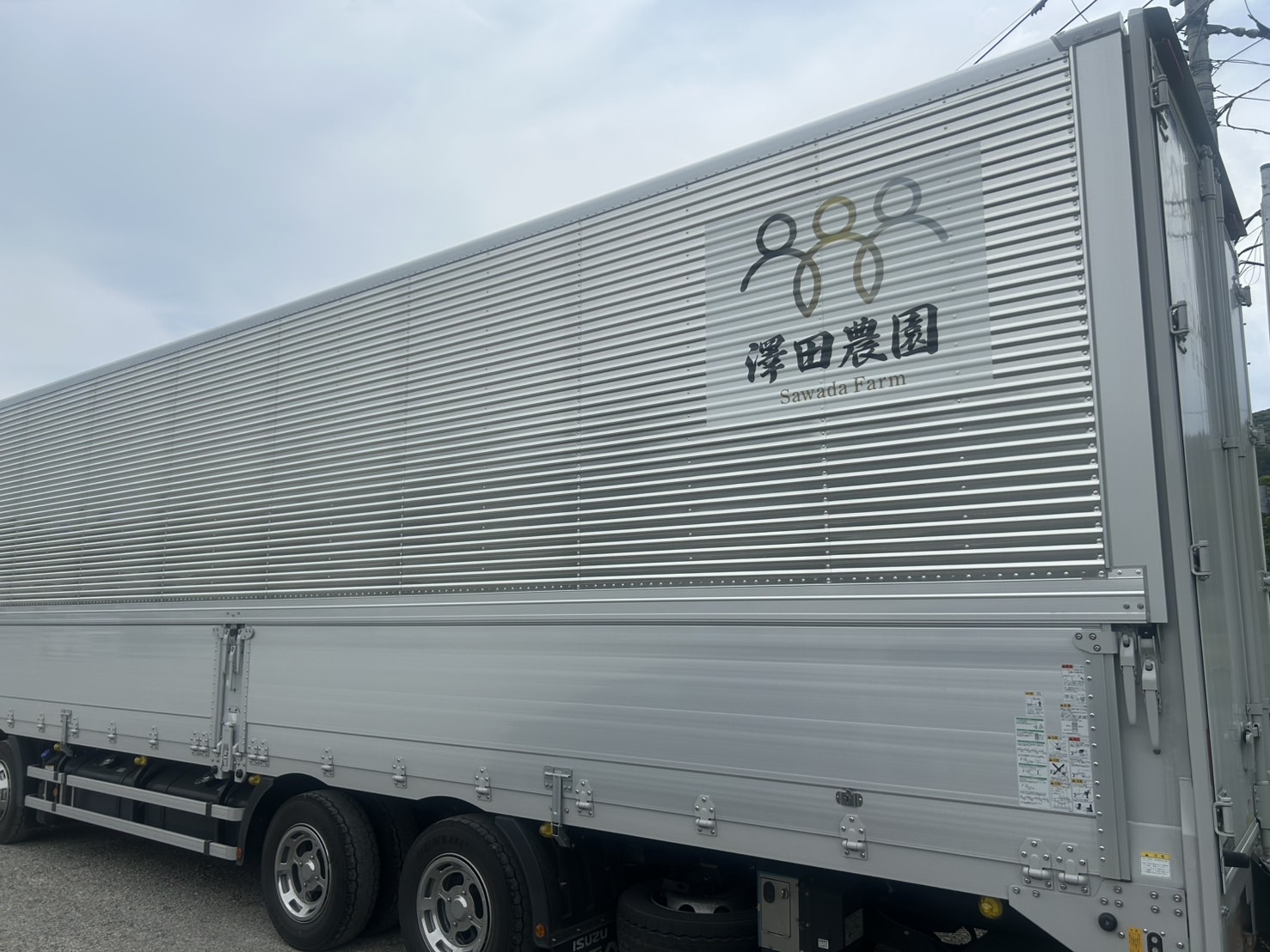 澤田農園ロゴ入りトラック